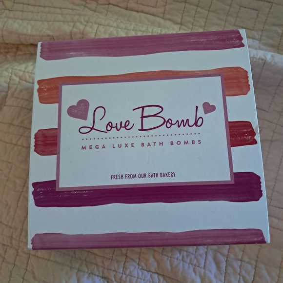 Mixed Large & XL Chocolate, Fruit, Floral Luscious Limited Edition Bath Bombs - Picture 9 of 16